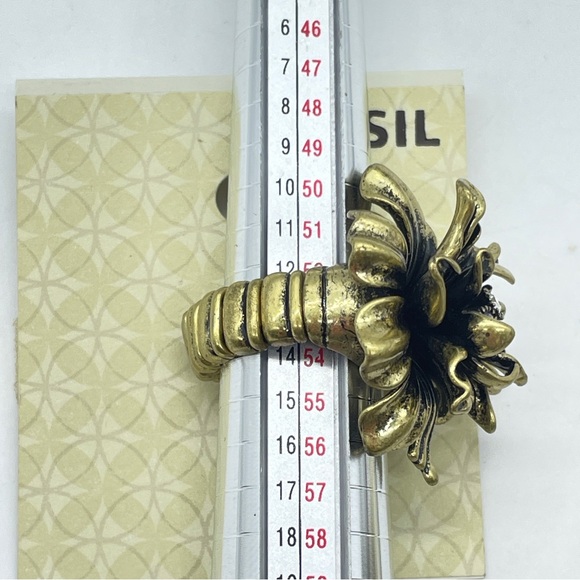 NEW Fossil Ring #1 Stretch Brass Flower Crystal NWT - Picture 7 of 8